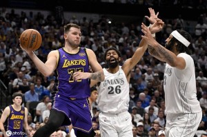 东契奇战旧主45+8老詹里程碑 浓眉两双湖人胜独行侠