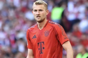 汤普森：德利赫特错失安菲尔德机会令人遗憾，海廷加是幕后功臣