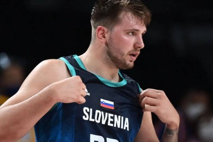 东契奇将出战今日与英国热身赛 膝伤并无大碍