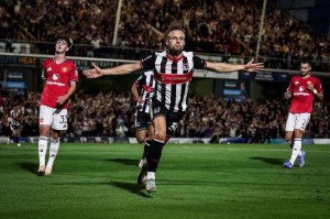 345万掀翻8.8亿！淘汰曼联弱旅身价不及中超垫底队，阿莫林濒临下课