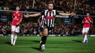 345万掀翻8.8亿！淘汰曼联弱旅身价不及中超垫底队，阿莫林濒临下课